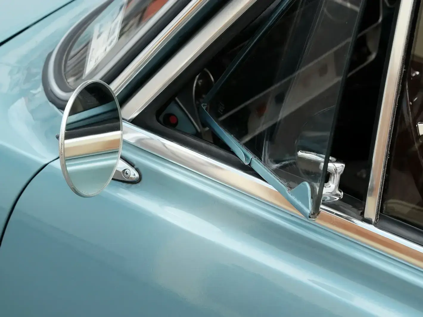 Get Expert Auto Glass Replacement in Edmonds for Safer Drives