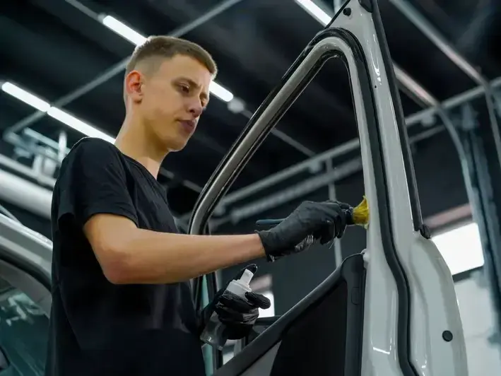 #1 Rock Chip Repair in Edmonds: Fast Windshield Repair You Can Trust