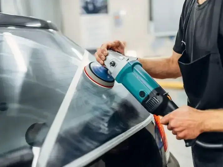 mobile windshield repair service at a home in Klahanie Sammamish WA on a rainy morning