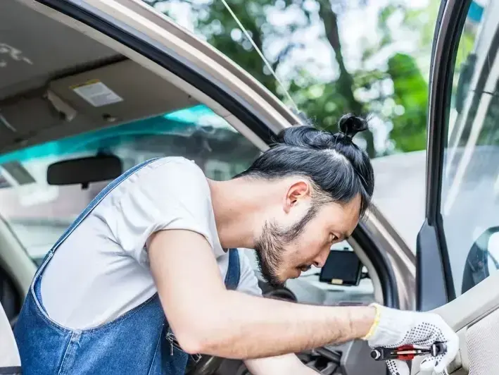 Your Local Windshield Crack Repair Experts in Redmond, WA