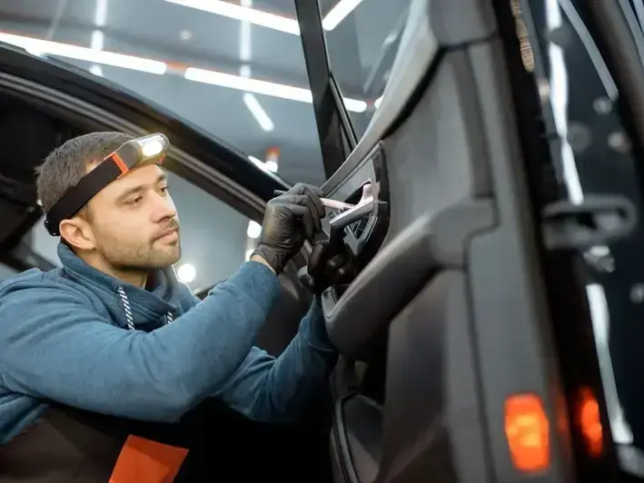 Trusted Side Window Replacement in Bellevue for Safe, Compliant Vehicles